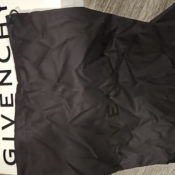 GIVENCHY WHITE SNEAKERS - Picture 6 of 13